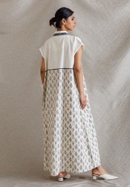 Girls And Flowers Indian Patterned Kaftan with A Pearl and Silver Tassel.