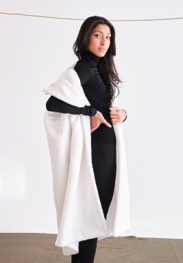 White Sleeveless Fur Bisht