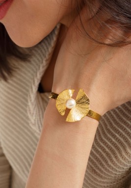 Fan leaves & pearl bracelet