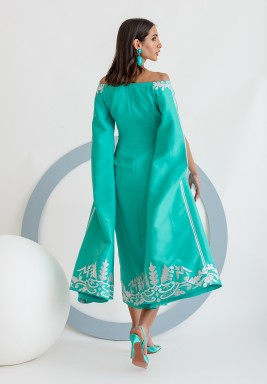 Her Majesty in Turquoise 