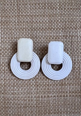 White Earrings Effect