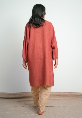 طقم مكوّن من ثلاث قطع بجيب مطرز