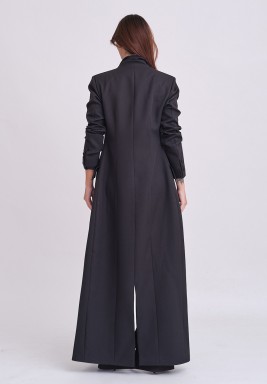 بليزر أسود ماكسي بقصة مجسمة