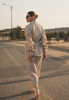 طقم حرير كريمي مجعد