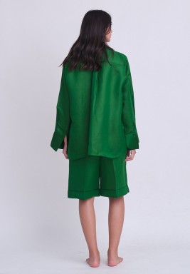 قميص أخضر زمردي