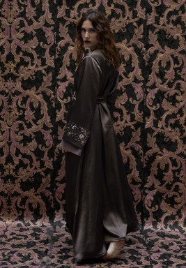 قفطان حرير باللون النحاسي بنمط اللف