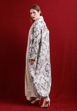 طقم بشت و فستان بيج بفتحة رقبة متداخلة