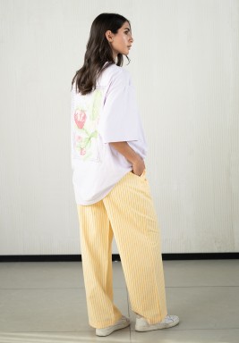 بنطلون أصفر واسع مقلم