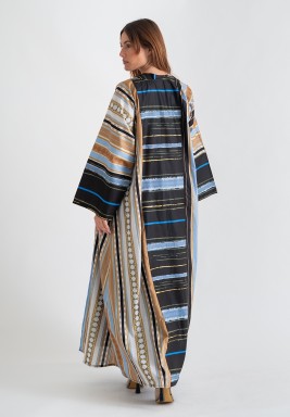 طقم بشت مزين بطباعة باللونين الأزرق والأسود