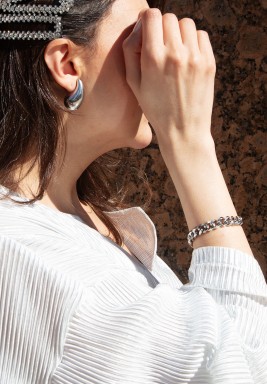 قفطان أبيض لامع