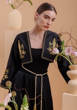 طقم جامبسوت مع سترة باللون الأسود