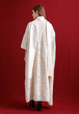 طقم بشت كريمي مع وشاح