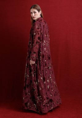 طقم ملكي مطرز باللون البرغندي