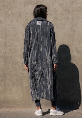 جاكيت باللون الرمادي المعدني