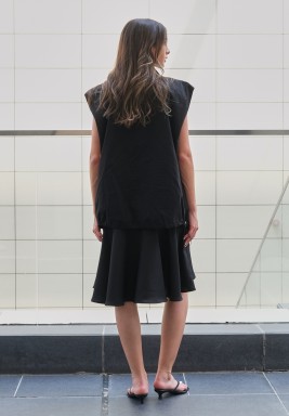 جاكيت أصفر فاتح من غير اكمام