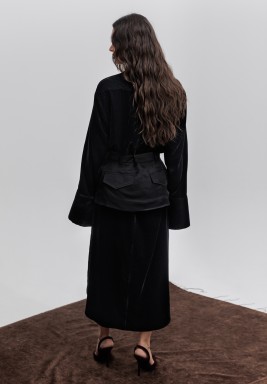 دشداشة مخملية سوداء و حزام تنورة