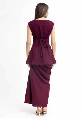 طقم فيست برغندي مع تنورة بكسرات أنيقة