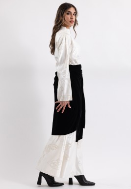 طقم بشت 3 قطع ذو وجهين من المخمل الأسود و الحرير الأوف-وايت