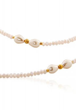 باي لوري - سلسلة نظارات من اللؤلؤ والخرز بلون نود