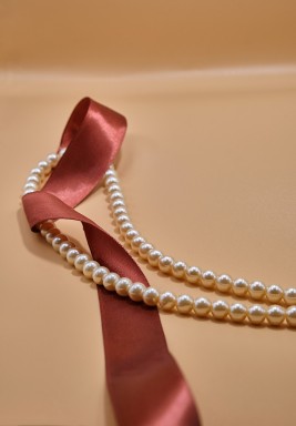 باي لوري - سلسلة نظارات متوسطة الحجم مطرزة باللؤلؤ