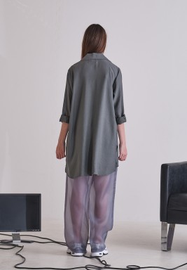 جاكيت رمادي و بنطال شفاف