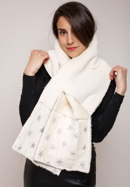 وشاح فرو صناعي أوف وايت مطرز بنجوم تول