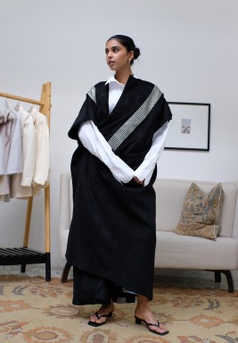 بشت اسود بخطوط ترتر