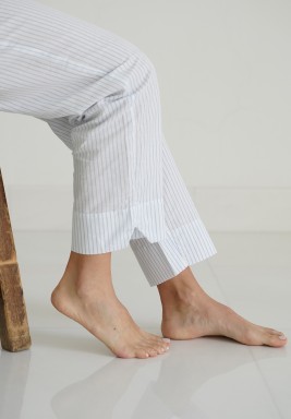 بجاما أبيض وأزرق مخططة 