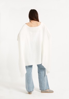 معطف أبيض كبير الحجم