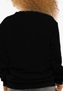 سويت شيرت أسود بطباعة "يوم الأرض كل يوم"