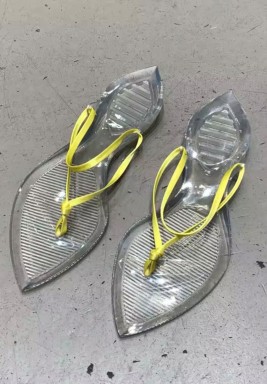نعال چيلي مسطح لون أصفر