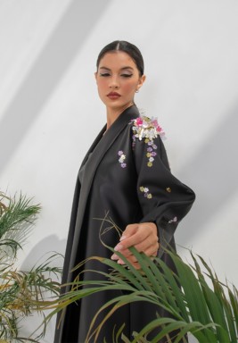 عباءة ميكادو بزخرفة تطريز زهور ثلاثي الأبعاد على جانب واحد