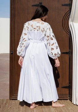 عطلة بالأبيض