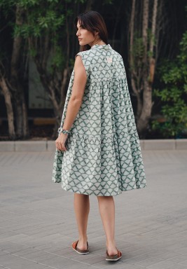 فستان بلون زهرة الزمرد الأخضر