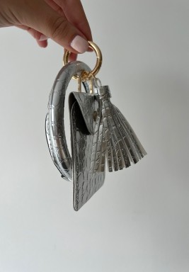 أسوارة محفظة صغيرة بلون فضي