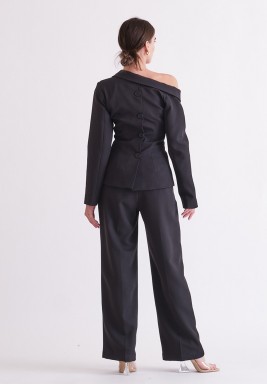 بليزر أسود بأكمام غير متماثلة الطول