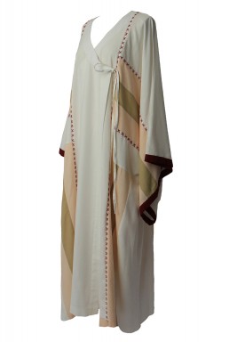 كيمونو بلمسة من اللون البرغندي