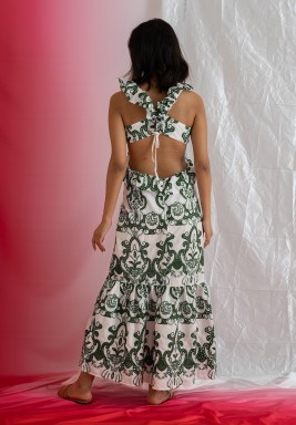 فستان أخضر مزين بكشكشة