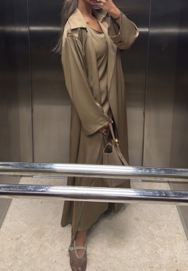 طقم فستان باللون الكاكاو مع معطف ترنش 