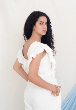 توب ابيض باكمام مرفرفة 