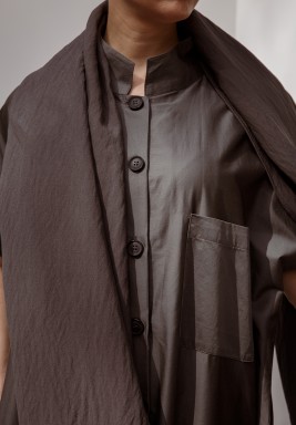 دشداشة رمادية مع وشاح